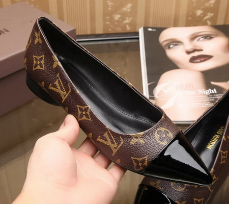 LV Shallow mouth flat shoes Women--009